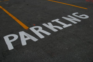 予算や立地、運営の手間が大きく異なってくる　平面駐車場と立体駐車場のメリット・デメリットを比較