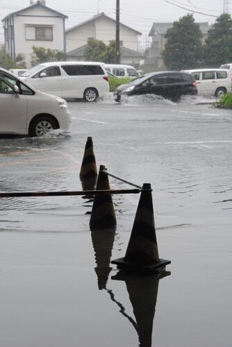 駐車場経営の災害リスク対策完全ガイド｜台風・落雷・猛暑から機器と利用者を守る事前準備